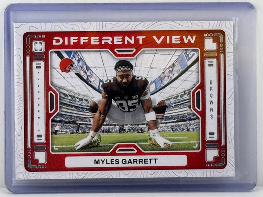 2024 Panini Fotogénico #4 Myles Garrett Vista diferente