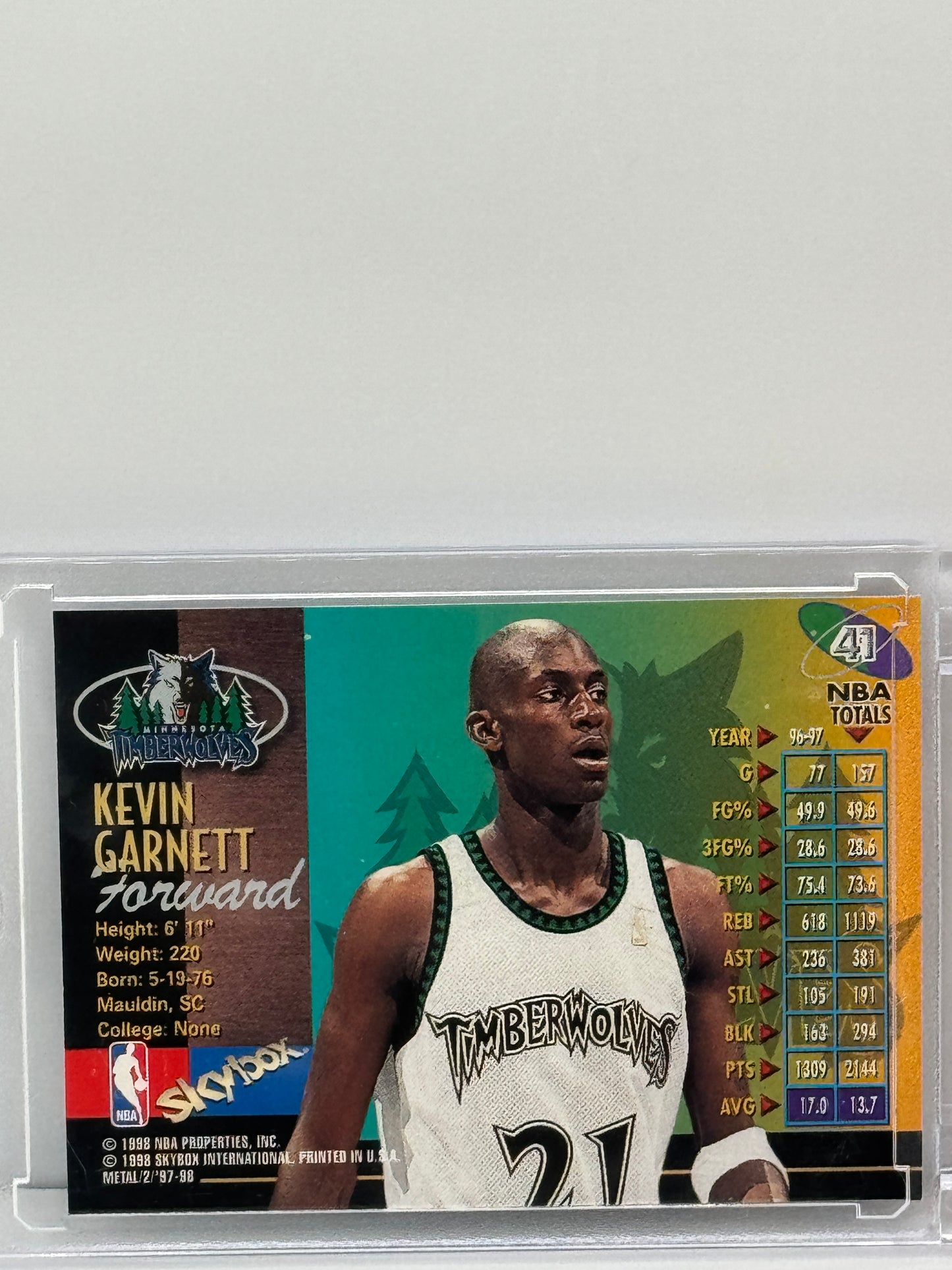 1997-98 Skybox Metal Universe #41 Kevin Garnett Minnesota Timberwolves