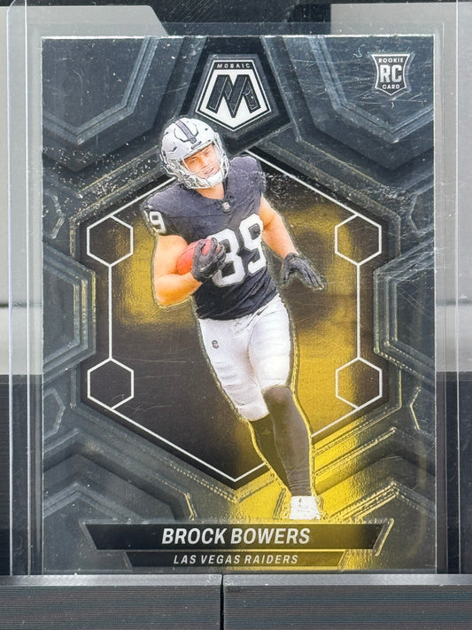 Mosaico n.° 286 de Brock Bowers, debut en la NFL, RC 2024